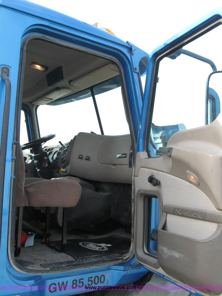 image for item 1337 2004 Mack CX613 semi truck