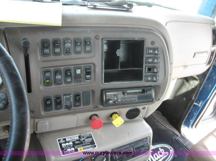 image for item 1337 2004 Mack CX613 semi truck