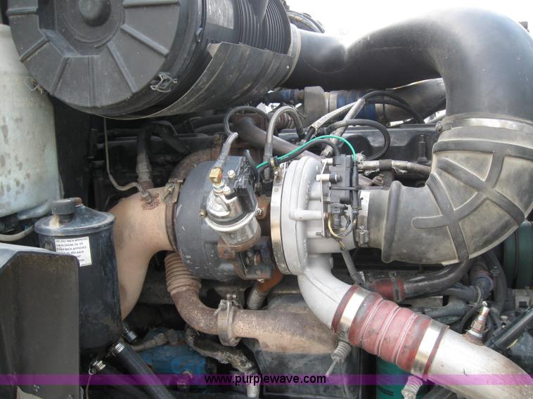 image for item 1337 2004 Mack CX613 semi truck