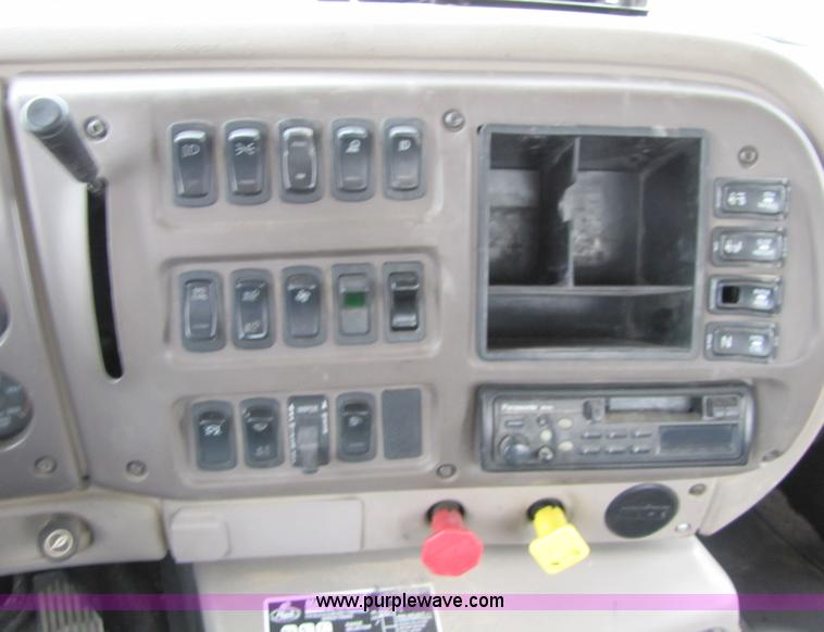 image for item 1337 2004 Mack CX613 semi truck