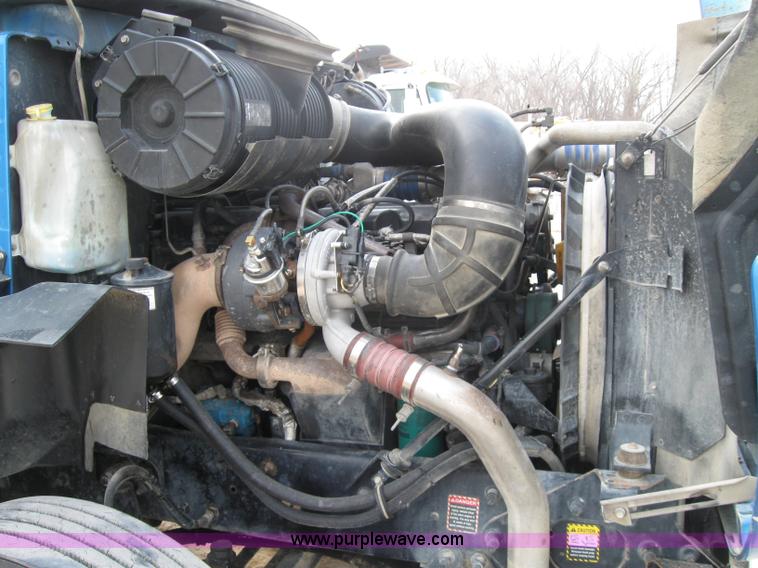 image for item 1337 2004 Mack CX613 semi truck