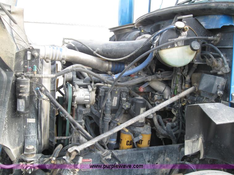 image for item 1337 2004 Mack CX613 semi truck