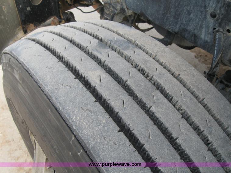 image for item 1337 2004 Mack CX613 semi truck