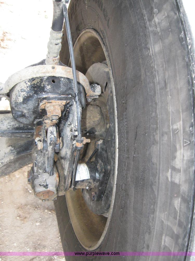 image for item 1337 2004 Mack CX613 semi truck