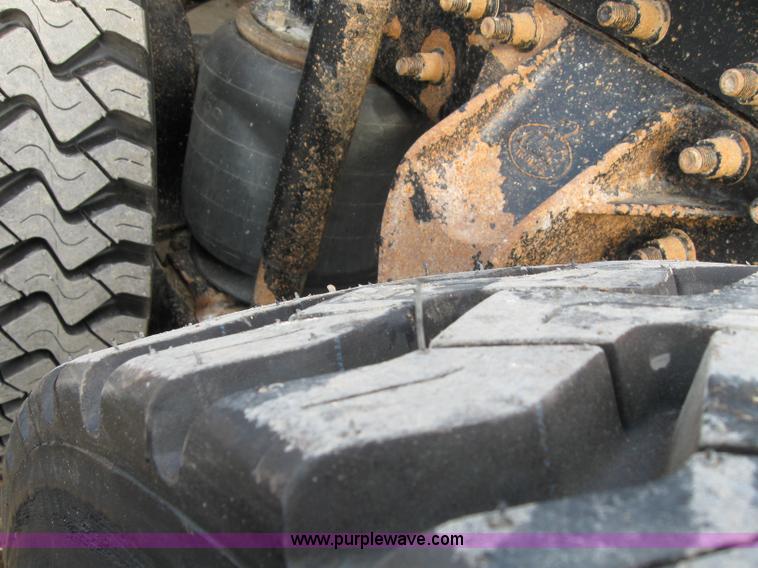 image for item 1337 2004 Mack CX613 semi truck