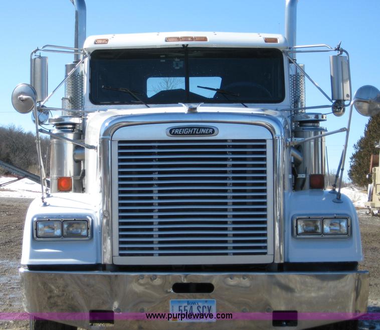 image for item 1583 2000 Freightliner FLD120 semi truck