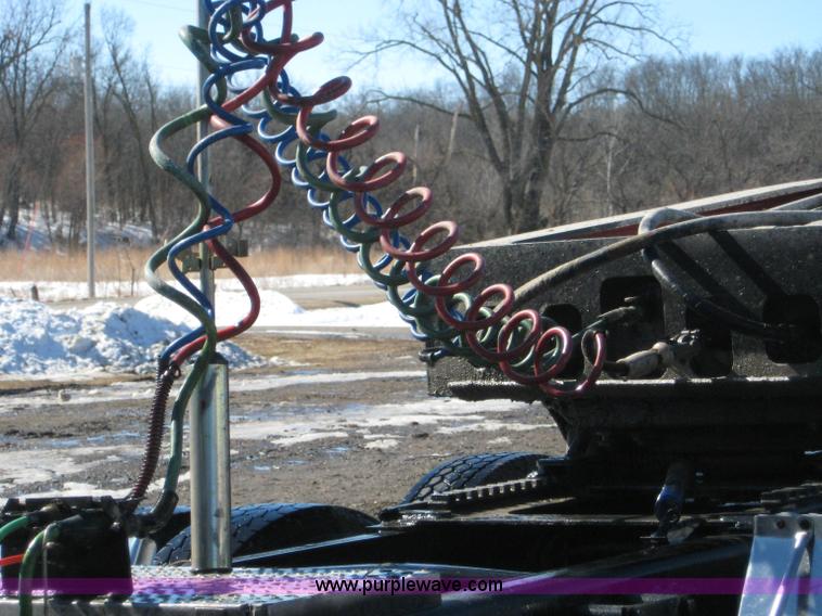 image for item 1583 2000 Freightliner FLD120 semi truck