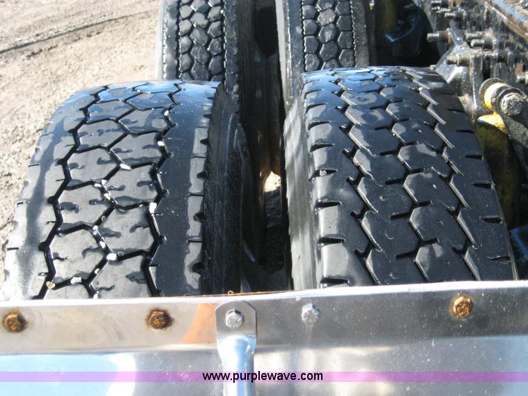 image for item 1583 2000 Freightliner FLD120 semi truck