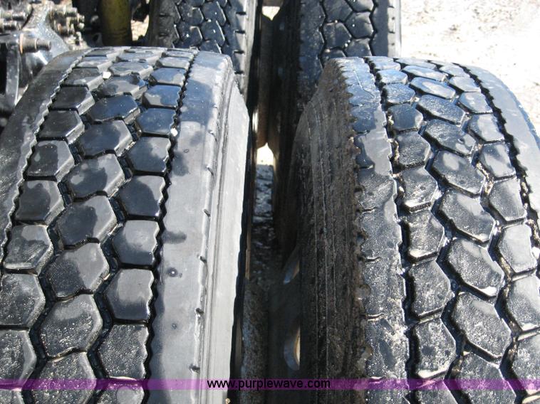 image for item 1583 2000 Freightliner FLD120 semi truck