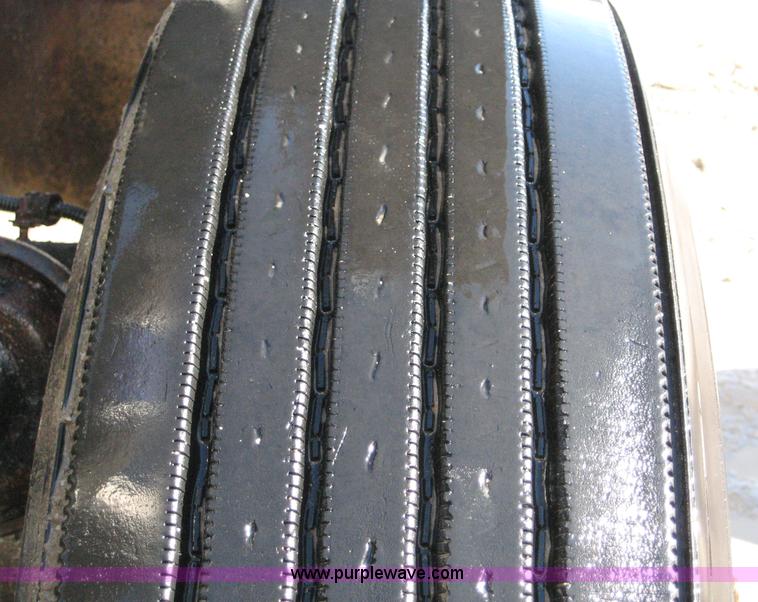 image for item 1583 2000 Freightliner FLD120 semi truck