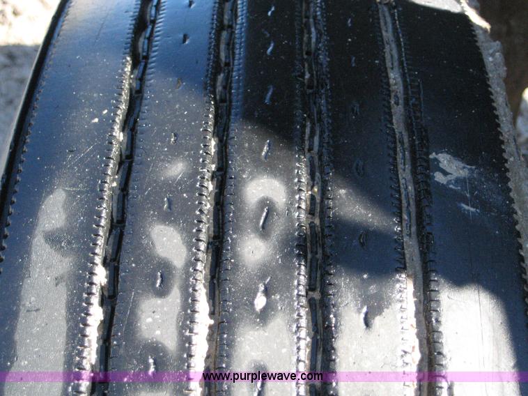 image for item 1583 2000 Freightliner FLD120 semi truck