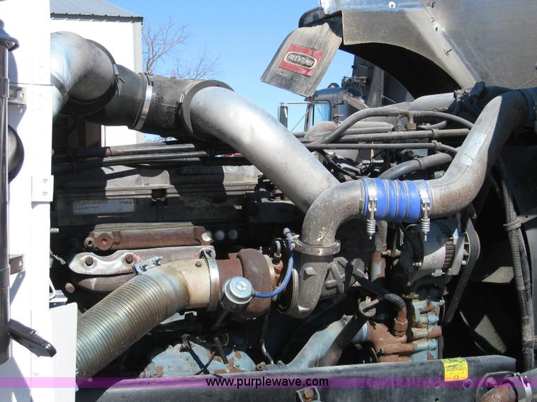 image for item 1583 2000 Freightliner FLD120 semi truck