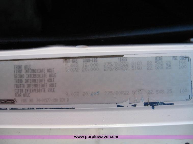 image for item 1583 2000 Freightliner FLD120 semi truck