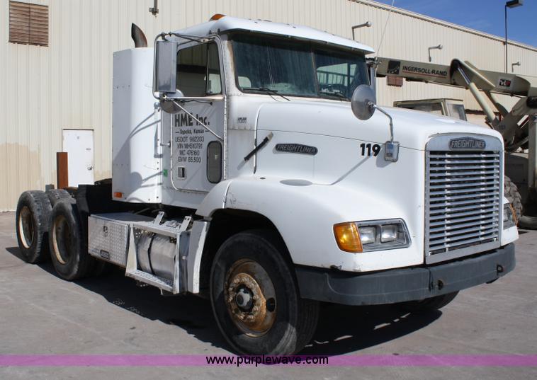 image for item 4880 1991 Freightliner FLD112 semi truck