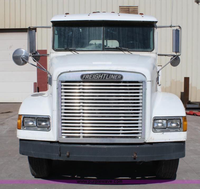 image for item 4880 1991 Freightliner FLD112 semi truck