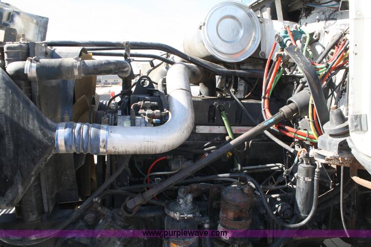 image for item 4880 1991 Freightliner FLD112 semi truck