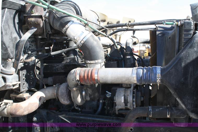 image for item 4880 1991 Freightliner FLD112 semi truck