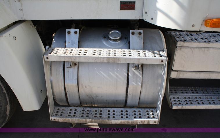 image for item 4880 1991 Freightliner FLD112 semi truck