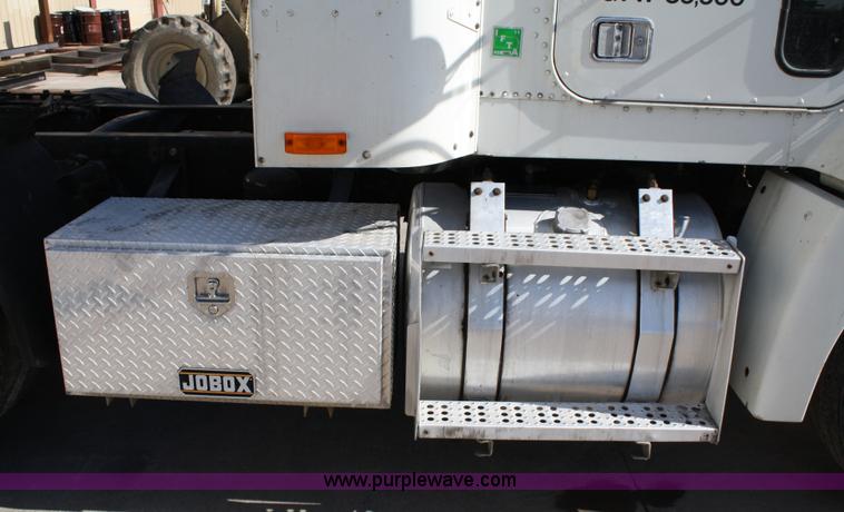 image for item 4880 1991 Freightliner FLD112 semi truck