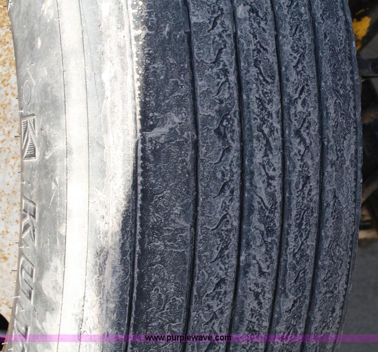 image for item 4880 1991 Freightliner FLD112 semi truck