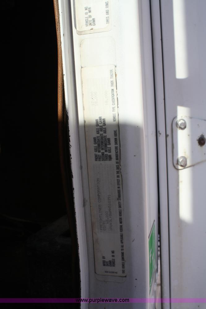 image for item 4880 1991 Freightliner FLD112 semi truck