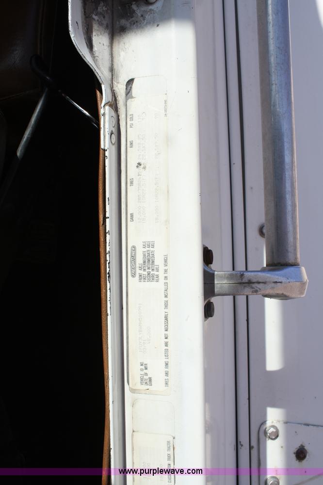 image for item 4880 1991 Freightliner FLD112 semi truck