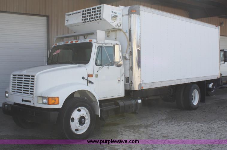 image for item 4952 1994 International 4900 reefer truck