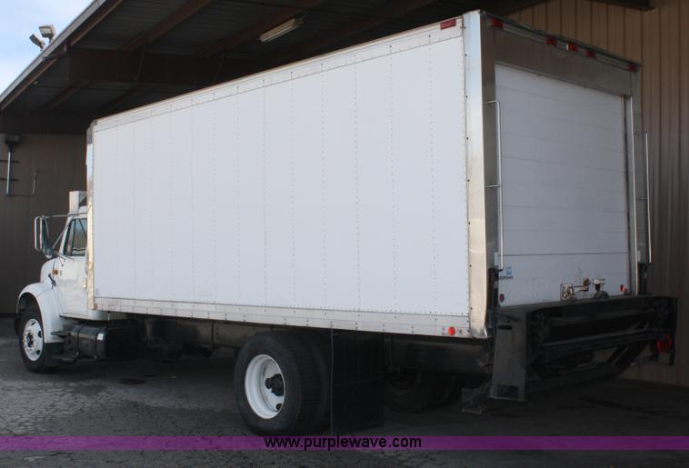 image for item 4952 1994 International 4900 reefer truck