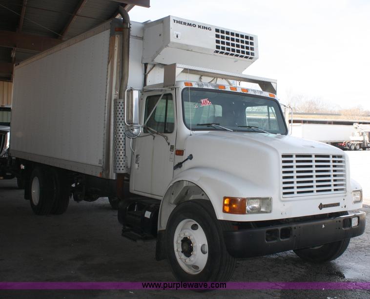 image for item 4952 1994 International 4900 reefer truck