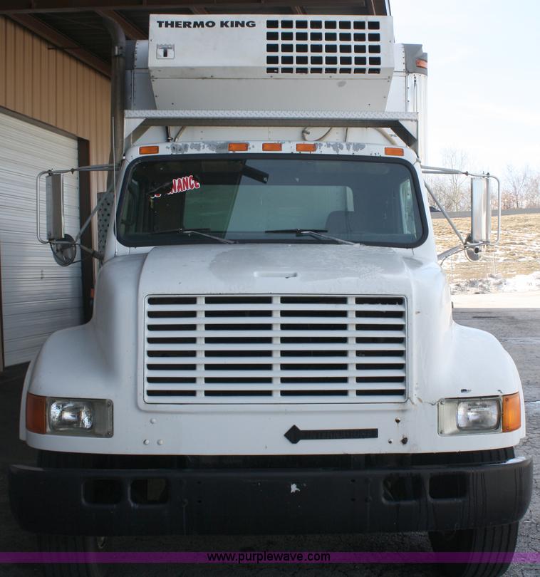 image for item 4952 1994 International 4900 reefer truck