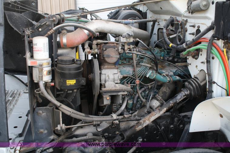 image for item 4952 1994 International 4900 reefer truck