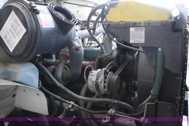 image for item 4952 1994 International 4900 reefer truck