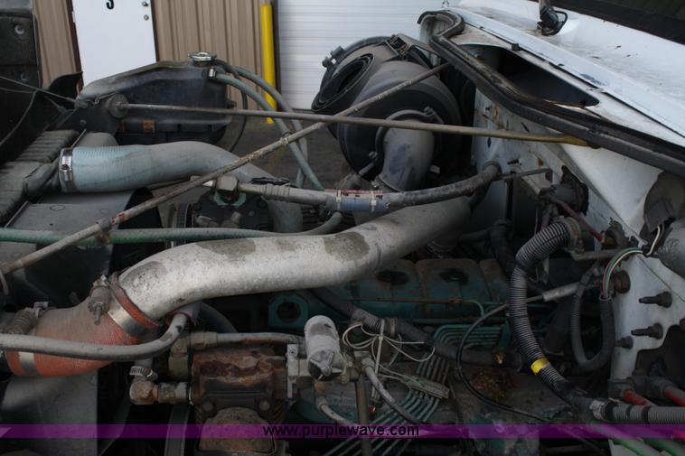 image for item 4952 1994 International 4900 reefer truck