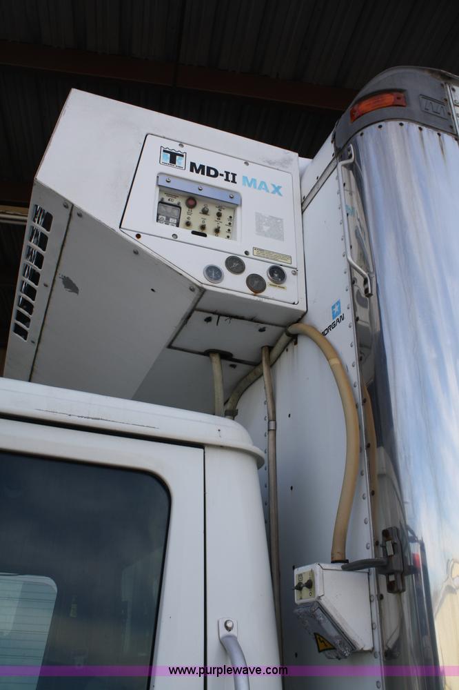 image for item 4952 1994 International 4900 reefer truck