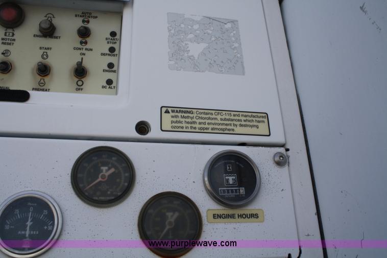 image for item 4952 1994 International 4900 reefer truck