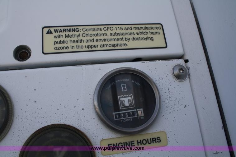 image for item 4952 1994 International 4900 reefer truck