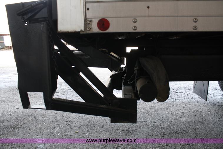 image for item 4952 1994 International 4900 reefer truck