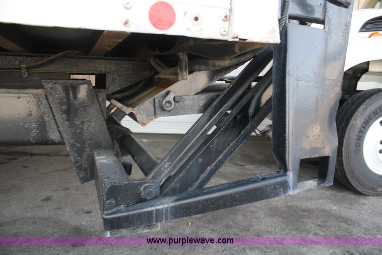 image for item 4952 1994 International 4900 reefer truck