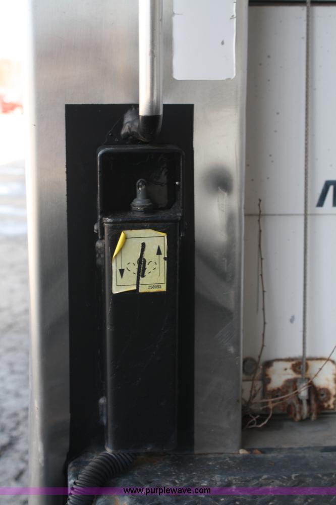 image for item 4952 1994 International 4900 reefer truck