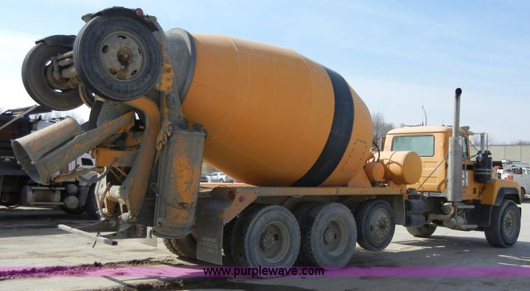 image for item 5151 1995 Mack RD690S cement mixer truck