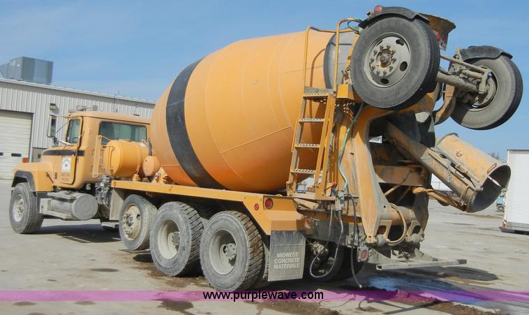 image for item 5151 1995 Mack RD690S cement mixer truck