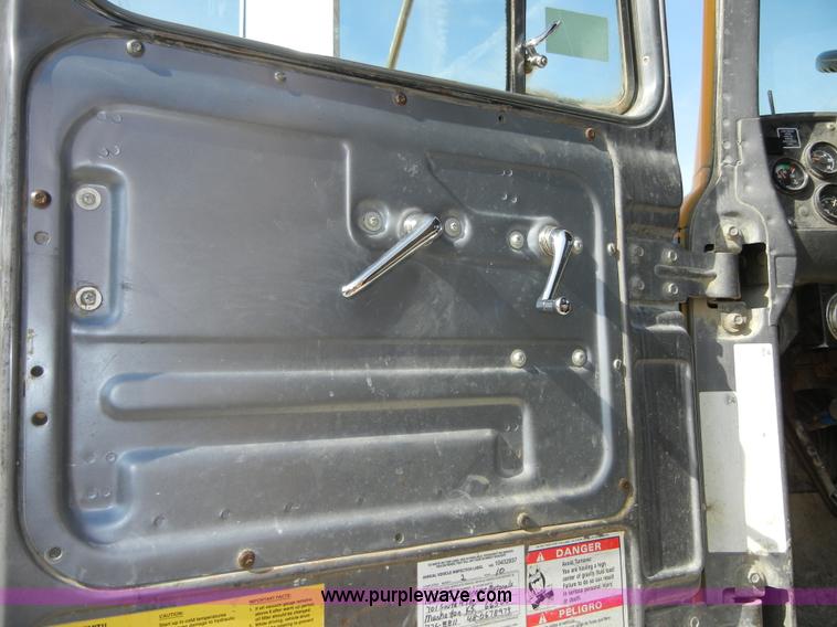 image for item 5151 1995 Mack RD690S cement mixer truck