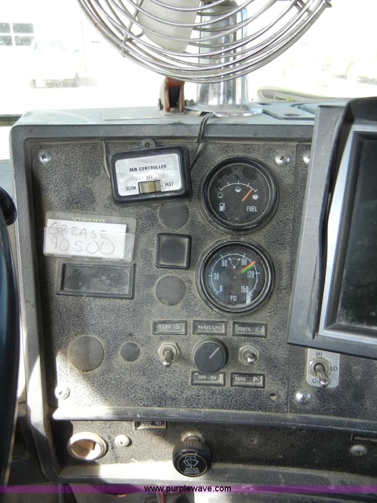 image for item 5151 1995 Mack RD690S cement mixer truck