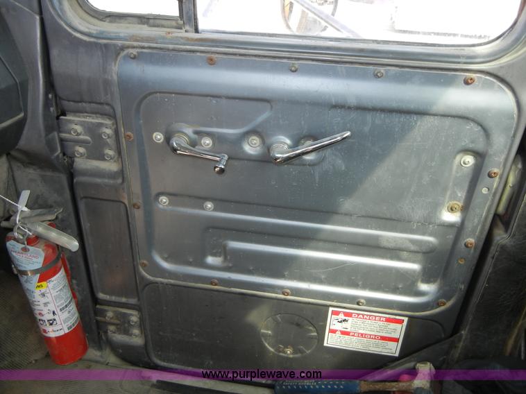 image for item 5151 1995 Mack RD690S cement mixer truck