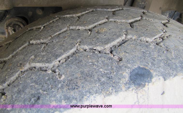 image for item 5169 1995 Mack RD690S cab and chassis