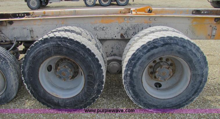 image for item 5169 1995 Mack RD690S cab and chassis