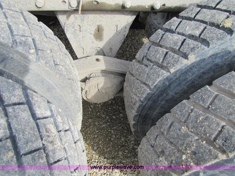 image for item 5169 1995 Mack RD690S cab and chassis