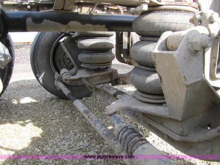 image for item 5169 1995 Mack RD690S cab and chassis