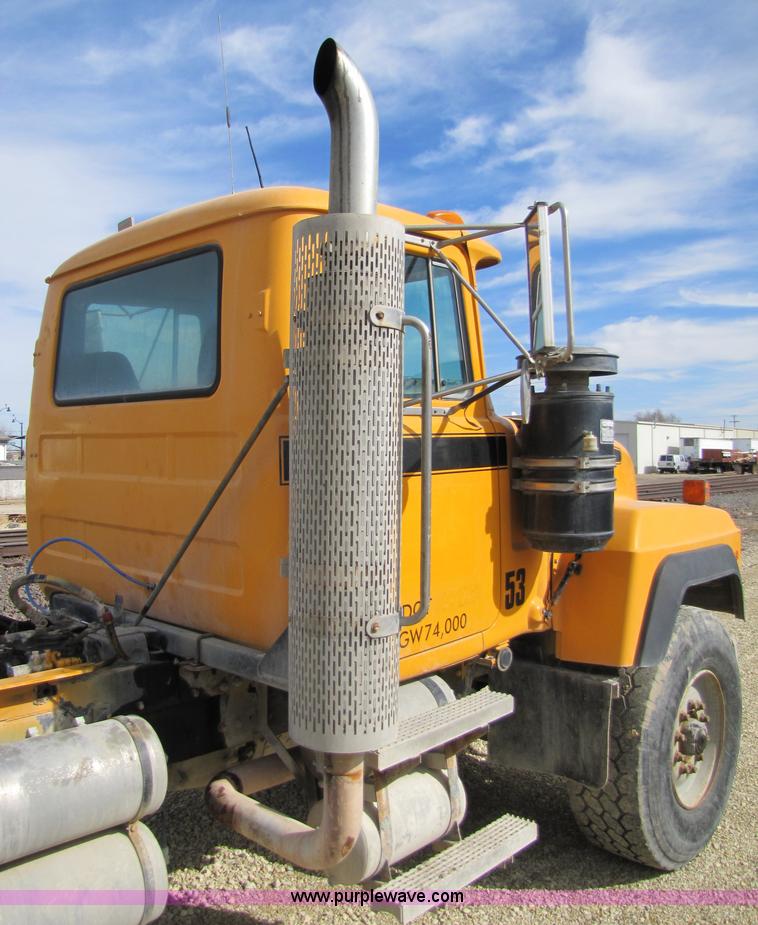 image for item 5169 1995 Mack RD690S cab and chassis