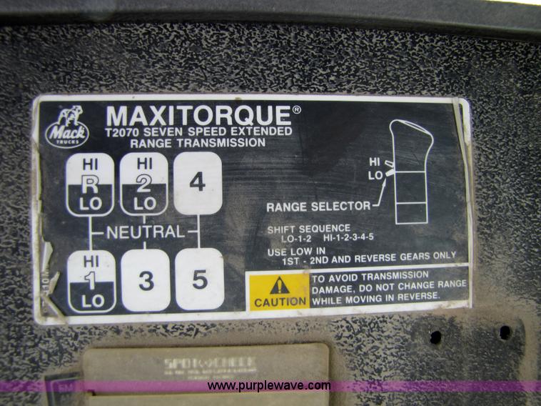 image for item 5169 1995 Mack RD690S cab and chassis